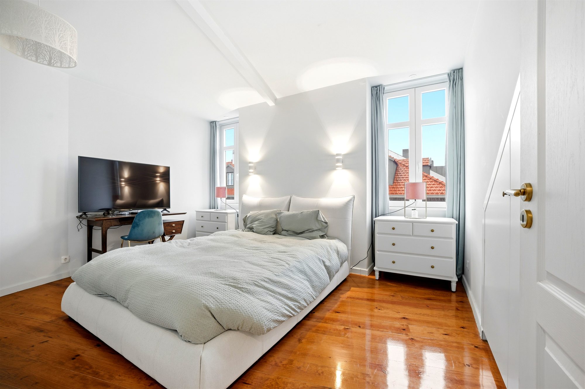 Quarto azul · pormenor da secretária