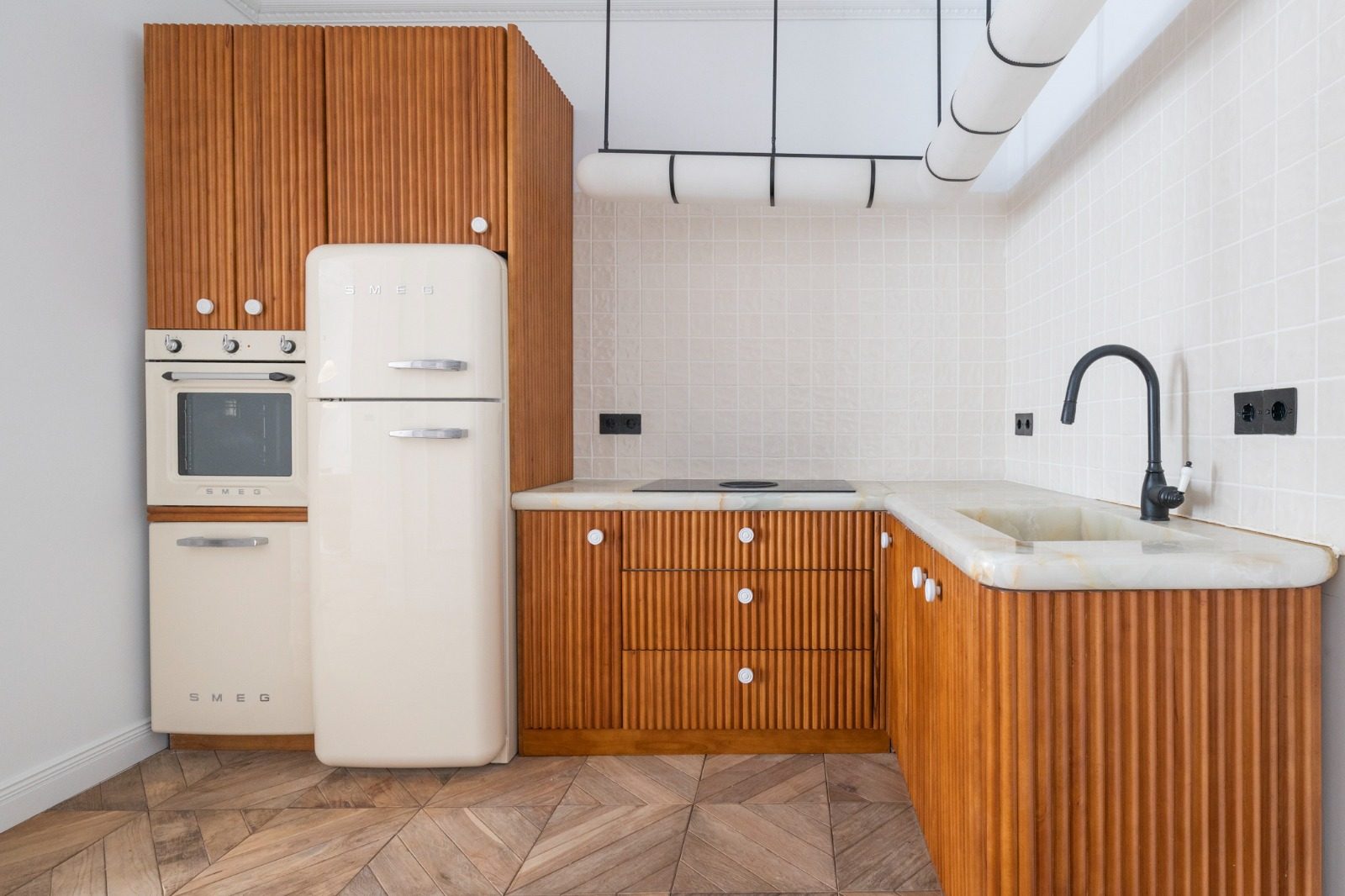 Apartamento Estrela · sala e candeeiro de arco